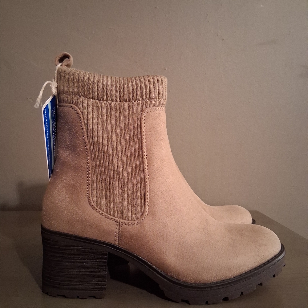 White Mountain Women’s Taupe Suede Ankle Boots Block Heel Chelsea Style Size 6M
